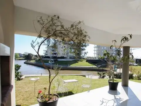 Muy Buen Departamento en Marinas del Canal PB con jardin 100