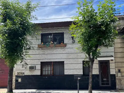 CASA EN VENTA-5 AMBT.C/TERRAZA -QUINCHO-AVELLANEDA