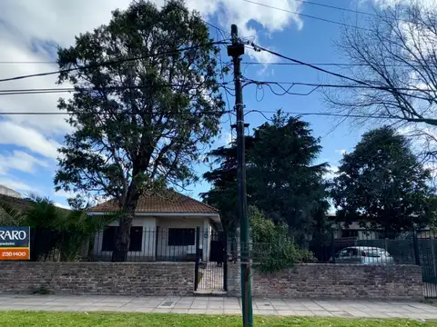 Casa chalet sobre 2 Lotes en VENTA