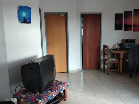 DEPTO 3 AMB AL FRENTE CON BALCÓN Y PATIO-TERRAZA