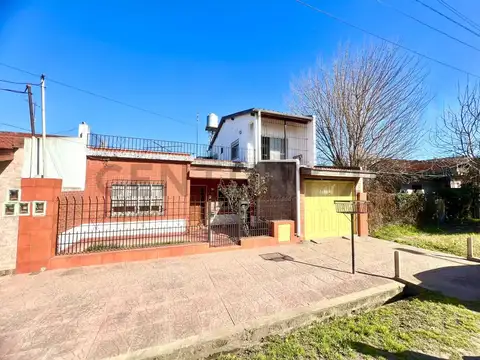 VENTA CASA GONZALEZ CATAN LOTE PROPIO CON COCHERA