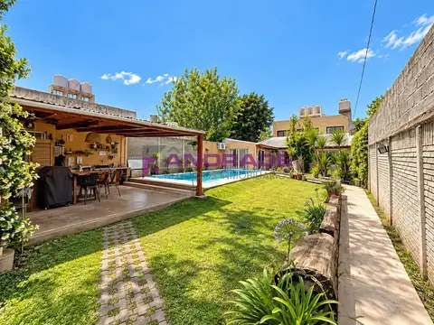 EXCELENTE CASA/QUINTA 3amb. EN LOTE PROPIO