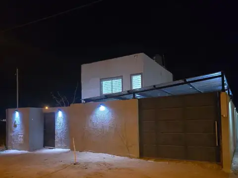 Casa 4 ambientes con 2 baños