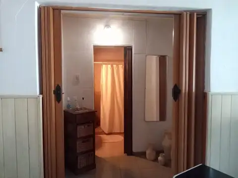 CASA DE DOS DORMITORIOS. IMPECABLE.