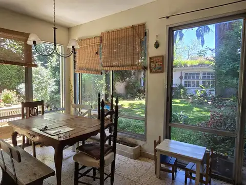 Venta Casa con Jardín en doble lote de 651 m5, en Martín Rodríguez al 3700, Carapachay
