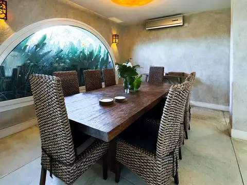 Casa en Alquiler con 2 cocheras