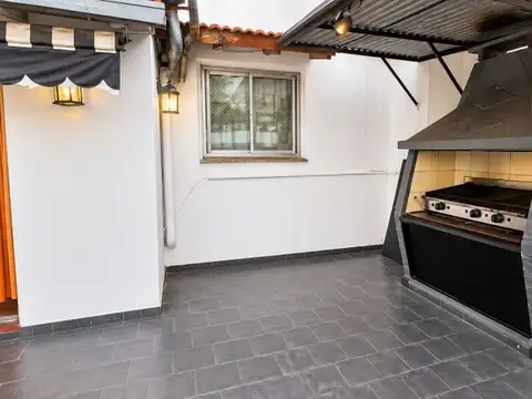 Casa en Alquiler con 2 cocheras