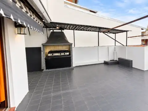 ALQUILER CASA 4 AMBIENTES CON COCHERA PARA 2 AUTOS Y TERRAZA - CENTRO DE CASEROS