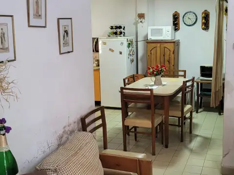 Casa 4 ambientes con 2 baños