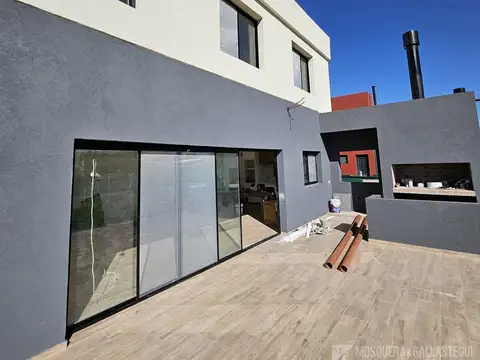 Casa en Venta en Pilar del Este - Santa Lucia, USD 200.000