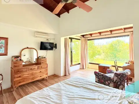 Casa en Venta con 3 cocheras