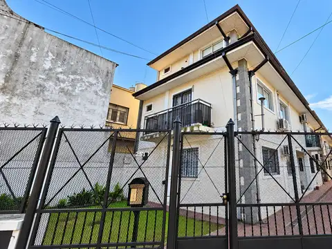 ¡ALQUILER EN LOMAS DE ZAMORA! DEPARTAMENTO DE 2 AMBIENTES CON BALCON Y COCHERA