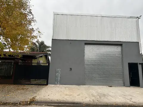 Gran galpón a estrenar a 10 cuadras del Acceso Oeste. Villa Tesei