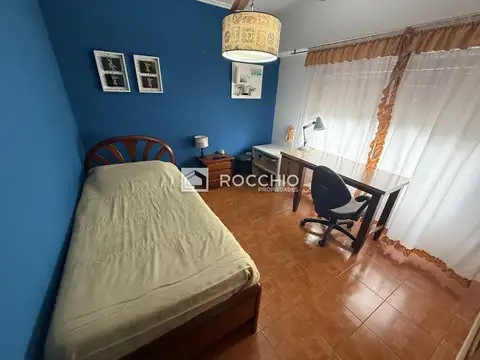 Casa 6 ambientes con 2 baños