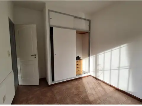 Depto Tipo Casa en Alquiler en Caseros, $ 925.000