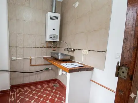 Casa 7 ambientes con 2 baños