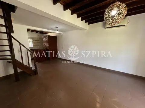 Casa en Alquiler con 3 cocheras