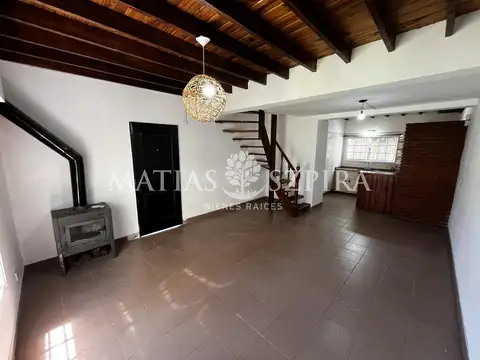 Casa en Alquiler en Villa Gobernador Udaondo, $ 1.750.000