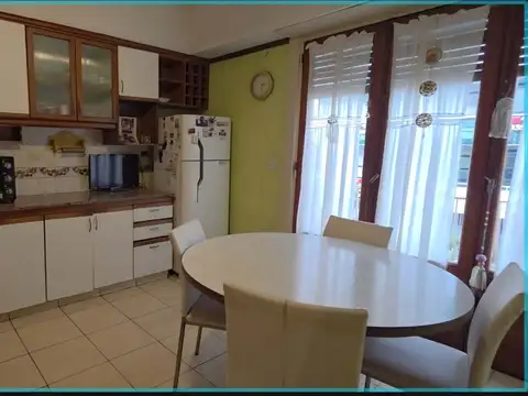 Casa 5 ambientes con 2 baños