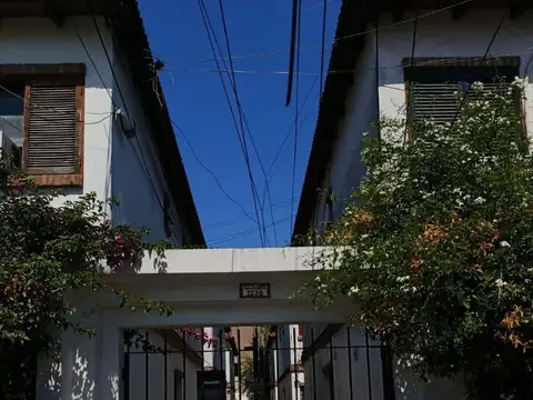 Departamento de 2amb en primer piso por escalera