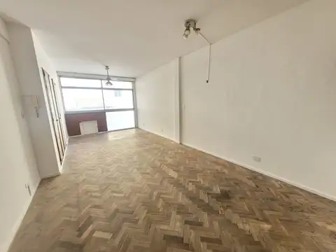 AMPLIO DEPARTAMENTO 1 AMBIENTE - AL FRENTE - BAÑO Y COCINA