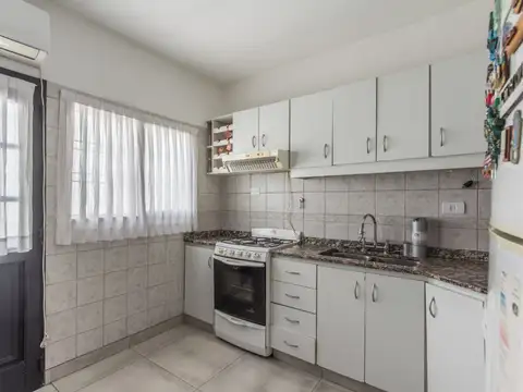 DUPLEX 3 1/2 AMBIENTES - CON COCHERA Y PATIO - APTO CREDITO HIPOTECARIO