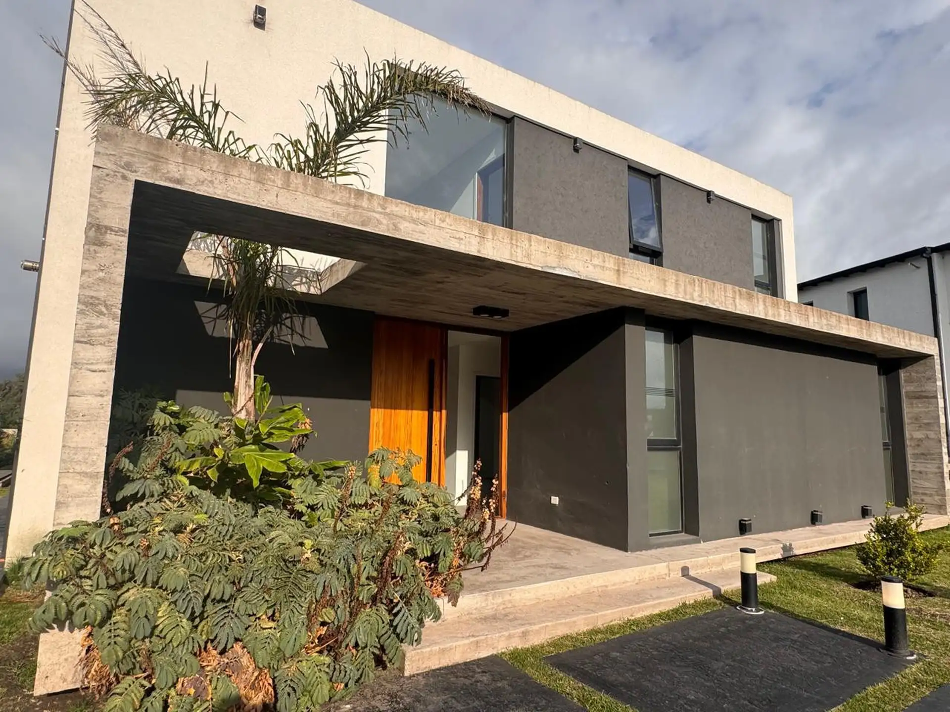Venta Casa a estrenar 4 amb. Piscina. Rumenco joven