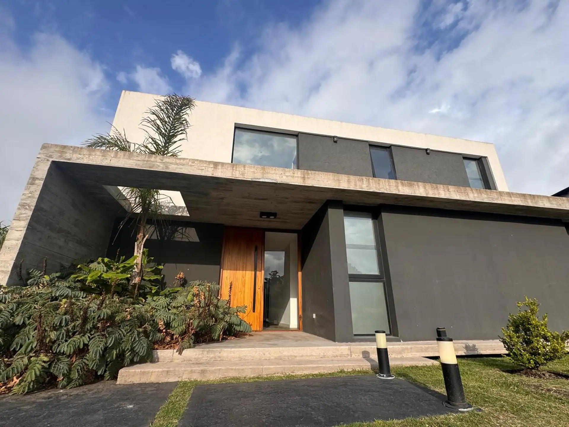 Venta Casa a estrenar 4 amb. Piscina. Rumenco joven