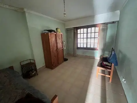 Casa 6 ambientes con 1 baño