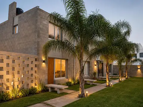 VENTA: Dúplex de un dormitorio con jardín en Alippi al 9000, Tierra Nueva, Fisherton.