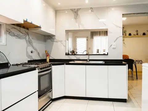 Casa 4 ambientes con 2 baños