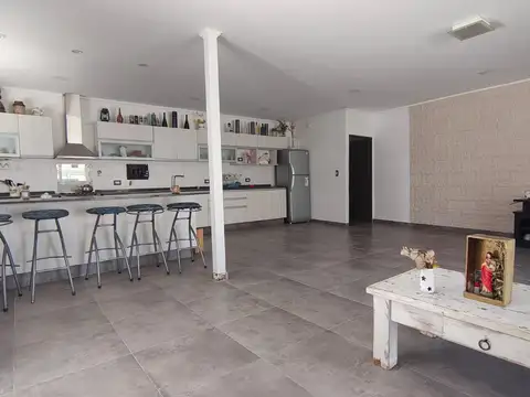 Casa en Venta con 3 cocheras