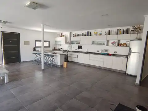 Casa 6 ambientes con 3 baños