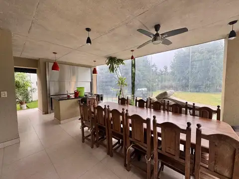 Casa en Venta con 3 cocheras