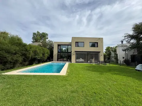 Casa  en Venta en Cube, Escobar, G.B.A. Zona Norte