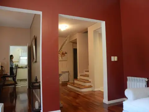 Casa en Venta con 4 cocheras