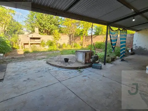 Casa 5 ambientes con 1 baño