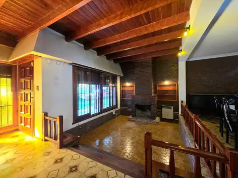 Casa en Venta con 4 cocheras