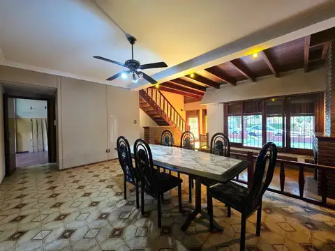 Casa 5 ambientes con 2 baños