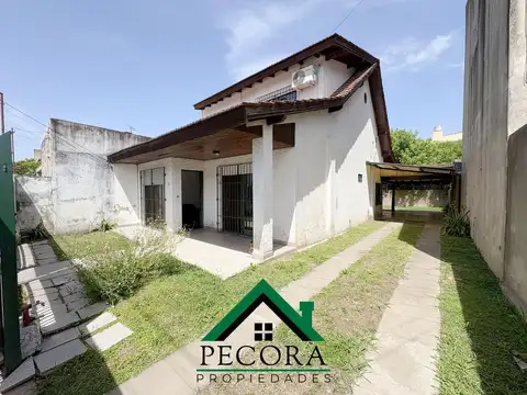Casa 5 ambientes con 2 baños