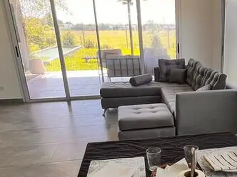 Casa en Alquiler en Countries y Barrios Cerrados en Escobar, USD 900