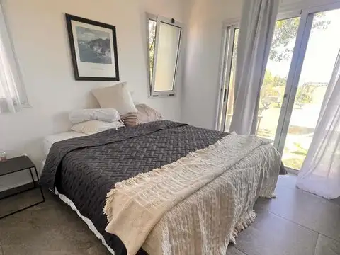 Casa en Alquiler con 1 cochera