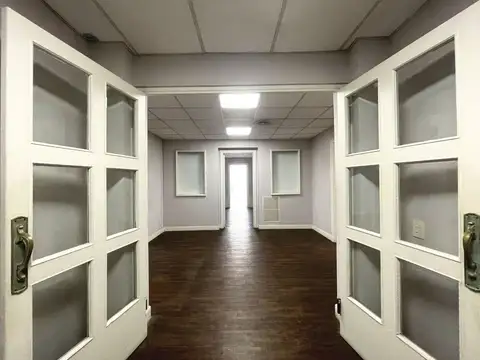 Av Pte Roque Saenz Pena 500