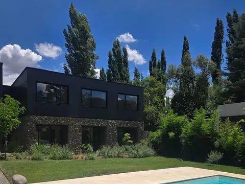 Hotel en Venta en Chacras De Coria, USD 2.100.000