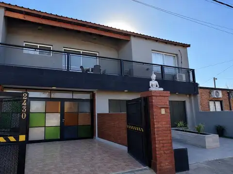 TDS 2 - Casa sobre Avenida con 2 locales comerciales !