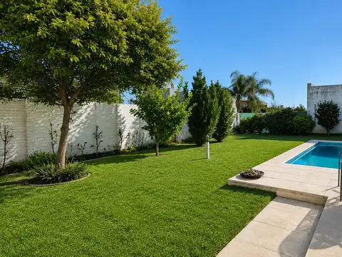 Casa en Venta con 2 cocheras
