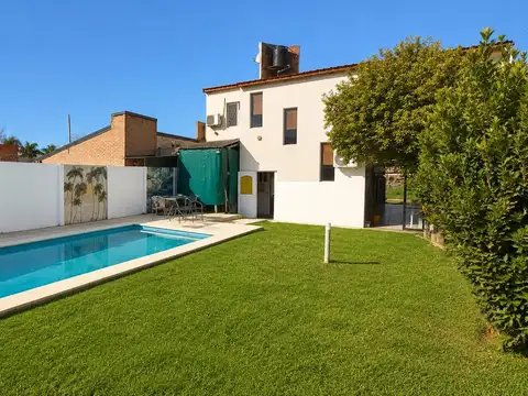 Casa 6 ambientes con 4 baños
