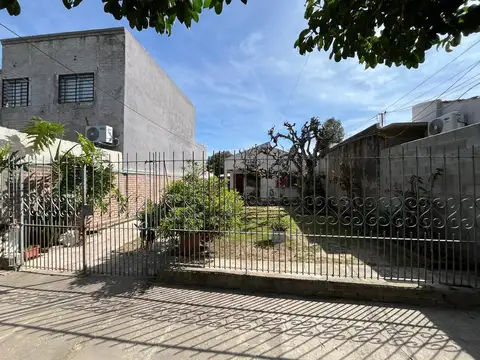 Casa en Alquiler 3 ambientes en Banfield