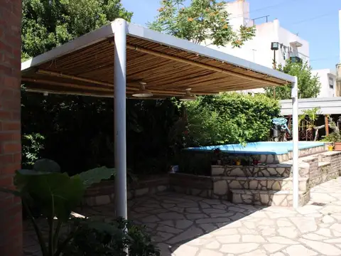 VENTA CASA 4 AMBIENTES WILDE PISCINA QUINCHO