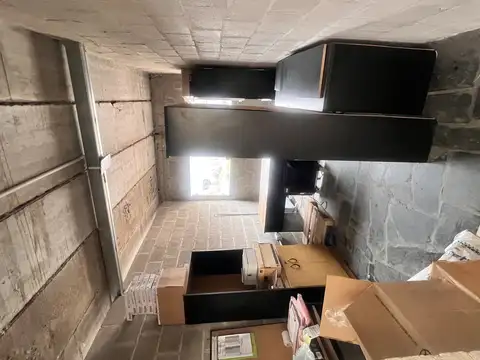 Depósito 700 m2 + oficinas+Vestuarios